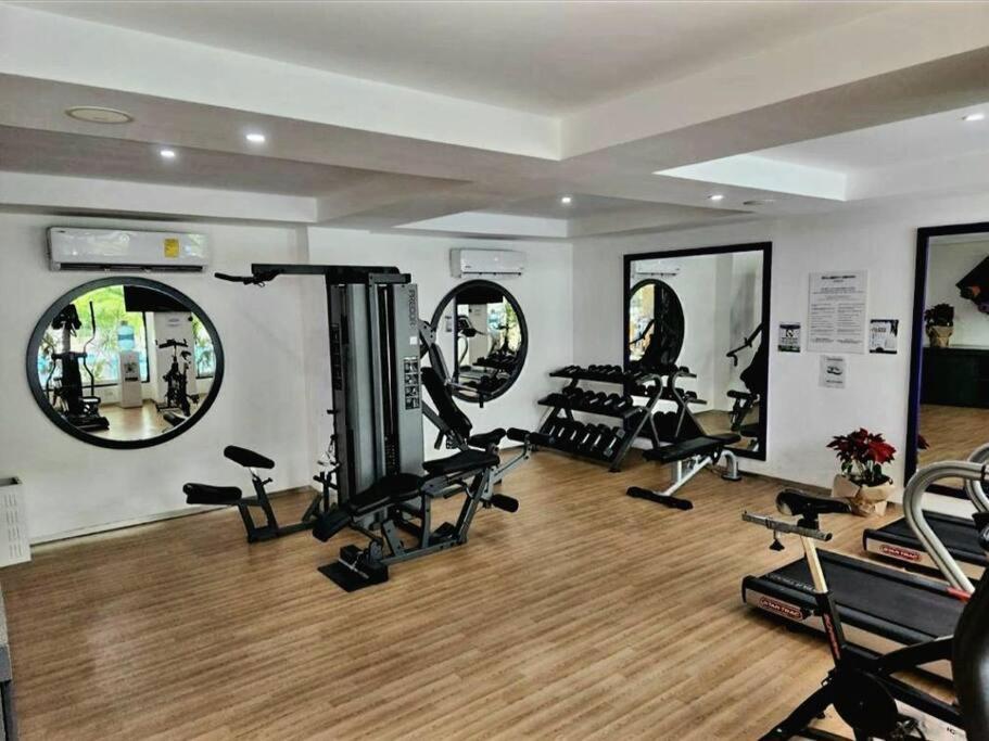 Stunning 1 Bdrm Condo Gym-Pool 10 Min To The Beach & Quinta Av Playa del Carmen Bagian luar foto
