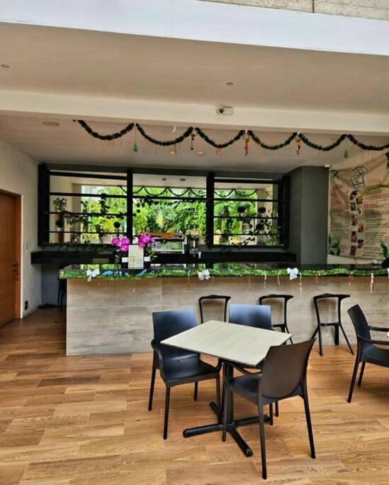 Stunning 1 Bdrm Condo Gym-Pool 10 Min To The Beach & Quinta Av Playa del Carmen Bagian luar foto